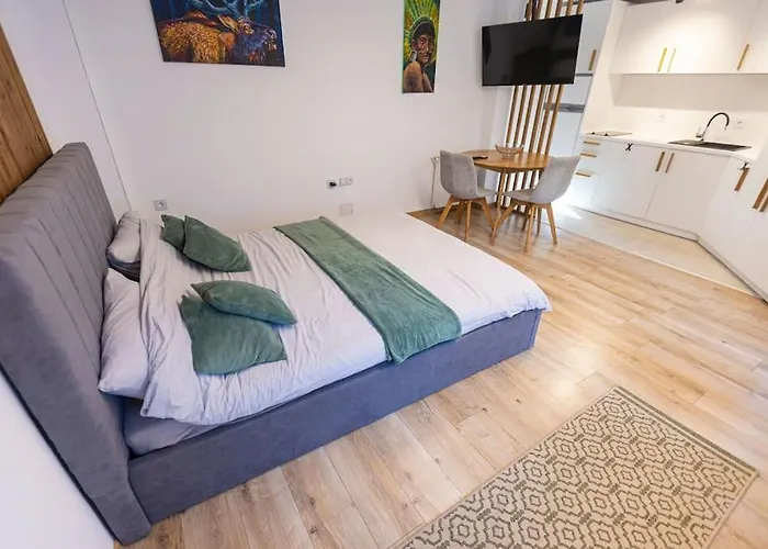 Апартаменти Center *