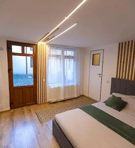 Center Апартаменти *